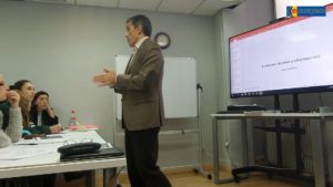 Juan Luis Rubio imparte una clase sobre ciberseguridad en el curso de DPD